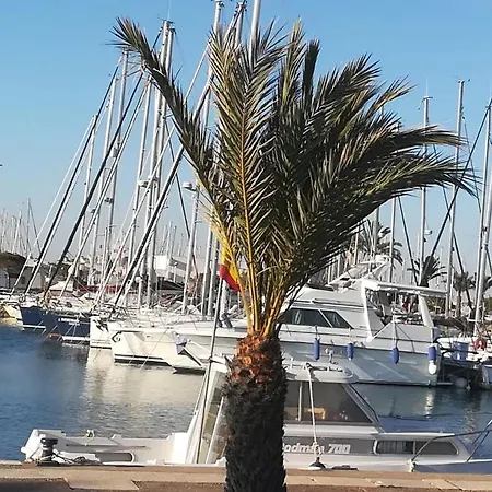 Casa De Fabian + Wifi Near Beach/port דירה *